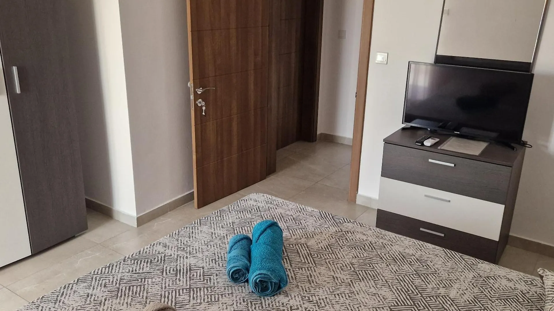 Flight Rooms Kirkop Homestay
