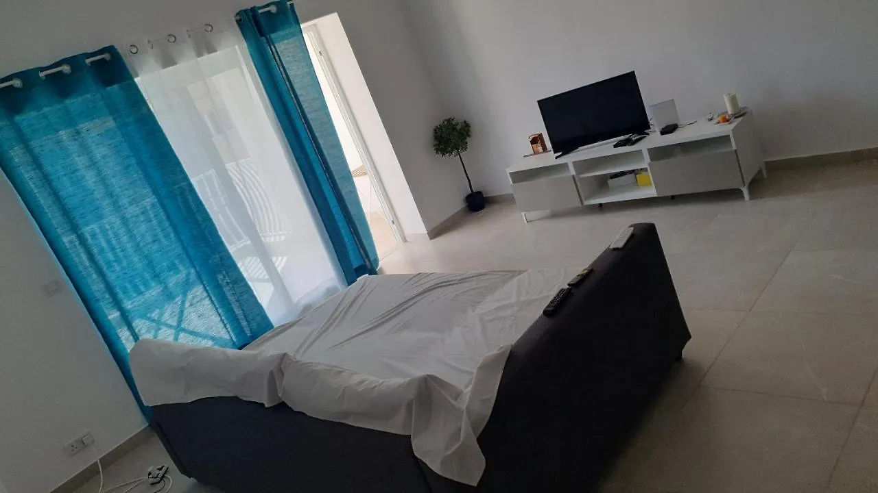 Flight Rooms Kirkop Homestay