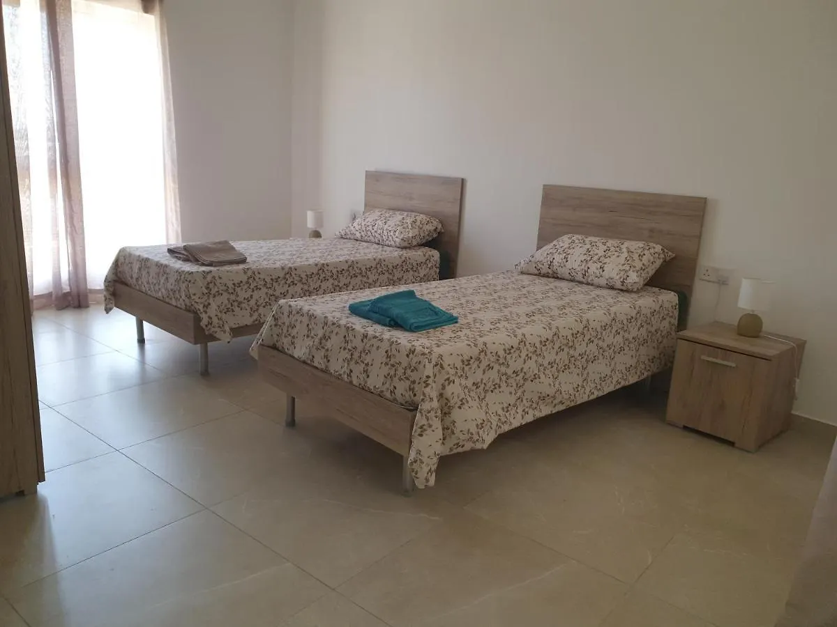 Flight Rooms Kirkop Homestay